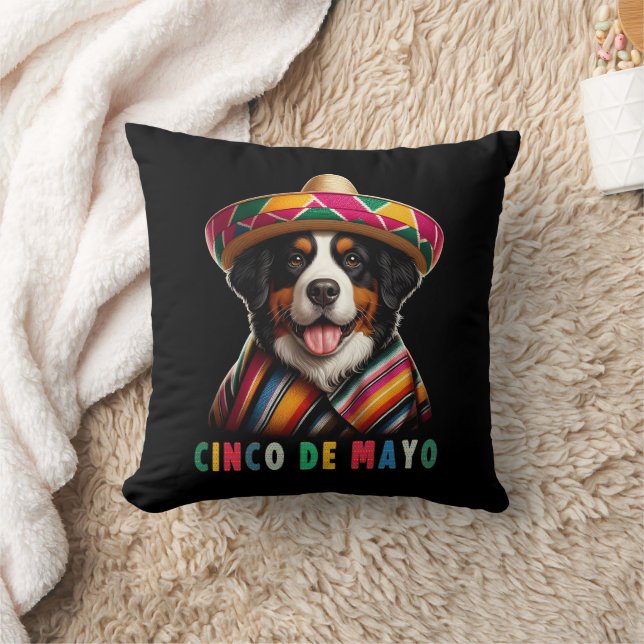 Cinco de Mayo Bernese Hund med Poncho och Sombrero Kudde (Filt)