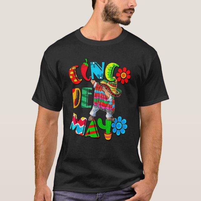 Cinco De Mayo Dabbing Mexican Poncho Party Fiesta  T Shirt (Framsida)