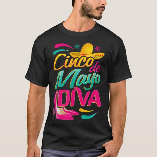 Cinco de Mayo Diva med en Meican sombrero och Fusc T Shirt (Framsida)