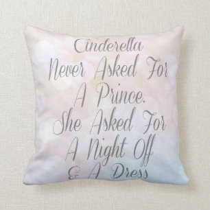 Cinderella som frågas aldrig för en Prince Kudde