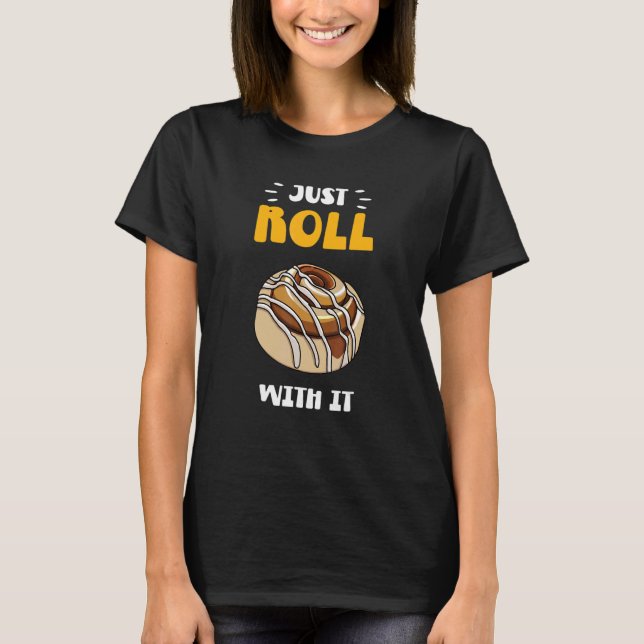 Cinnamon Roll Just Roll With It T Shirt (Framsida)