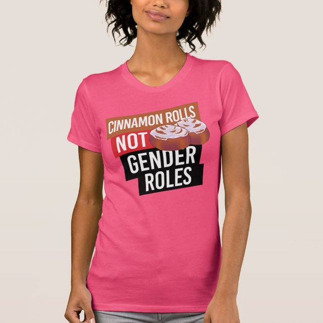 CINNAMON ROLLS NOT GENDER ROLES T SHIRT (Framsida)