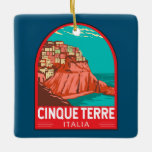Cinque Terre Italien Travel Art Vintage Julgransprydnad Keramik<br><div class="desc">Cinque Terre retro-resekonst. Cinque Terre är en rad århundrade gamla kustbyar på den rugerade italienska Riviera kusten.</div>