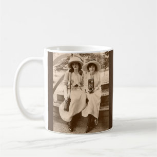 Circa 1910 kameraflickor kaffemugg