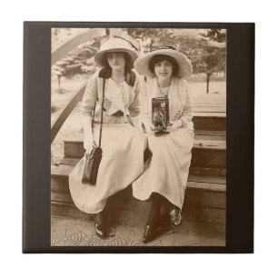 Circa 1910 kameraflickor kakelplatta