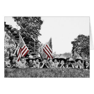 Circa 1910's Women with American Flagga Charming Hälsningskort