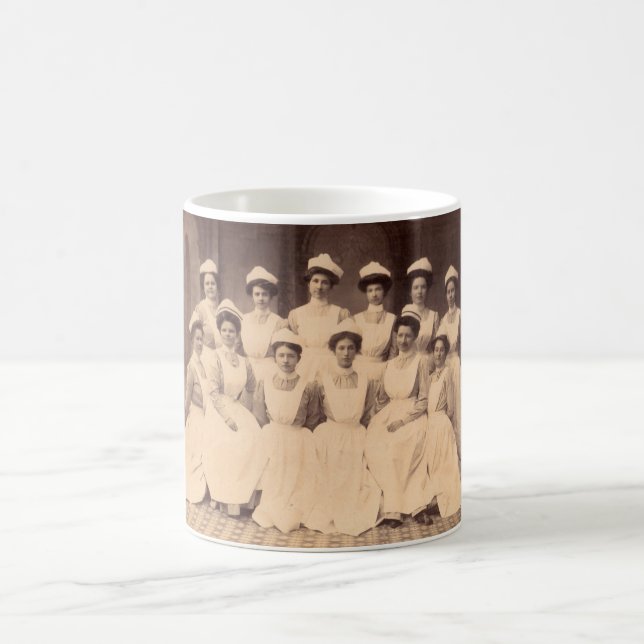 Circa 1914 sjuksköterskeskola studenter kaffemugg (Center)