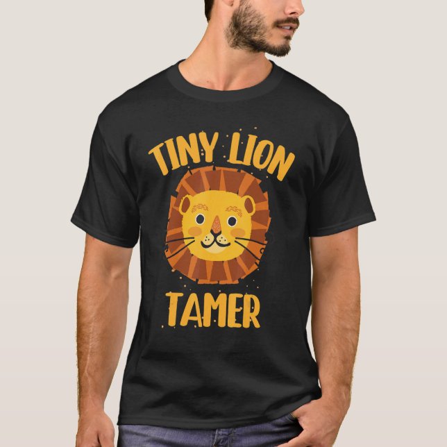 Circus Lejon Tamer Circus Tiny Lejon Tamer T Shirt (Framsida)