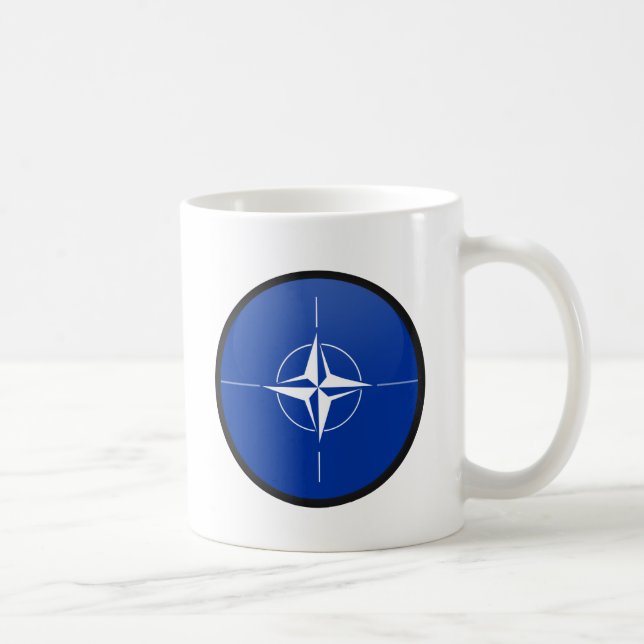 Cirklar den kvalitets- flagga för Nato Kaffemugg (Höger)