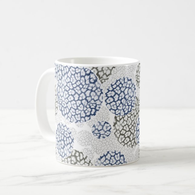 Cirklar med grå och blå leopardmönster  kaffemugg (Framsida vänster)
