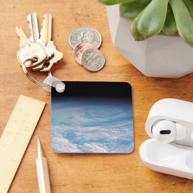 Cirkulär molnbildning över södra Stilla havet. Nyckelring (Skrivbord)