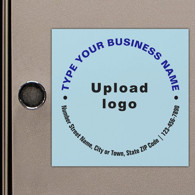 Cirkulära affärstexter, lätt blått magnetkort (Build brand name awareness. Circular pattern texts of business brand on light blue magnetic card.)