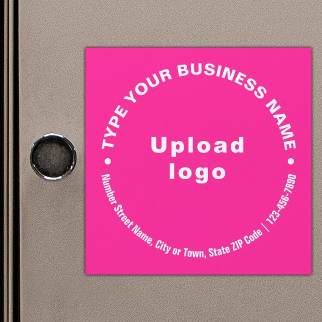 Cirkulära affärstexter om Rosa Magnetic Card (Build brand name awareness. Circular pattern texts of business brand on pink magnetic card.)