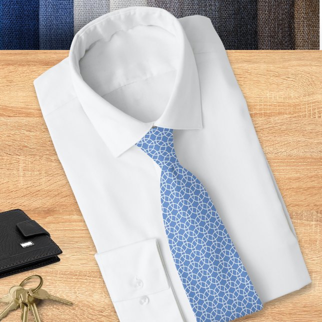 Cirkulärt geometriskt mönster Snygg mellanblå vit  Slips (A light blue tie with geometric pattern of white circles, suitable for work or special occasions)