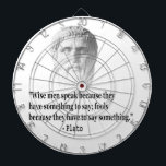 Citat efter plato piltavla<br><div class="desc">"Wise manar talar för att de har något att säga, dårar för att de måste säga något." Den berömd grekiska filosofen Plato citerar.</div>