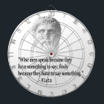 Citat efter plato piltavla<br><div class="desc">"Wise manar talar för att de har något att säga,  dårar för att de måste säga något." Den berömd grekiska filosofen Plato citerar.</div>