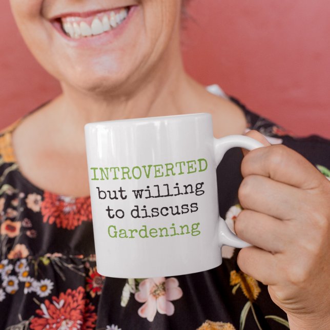  citattecken som introducerats mugg (introverted but willing to discuss gardening funny quotes mugs)