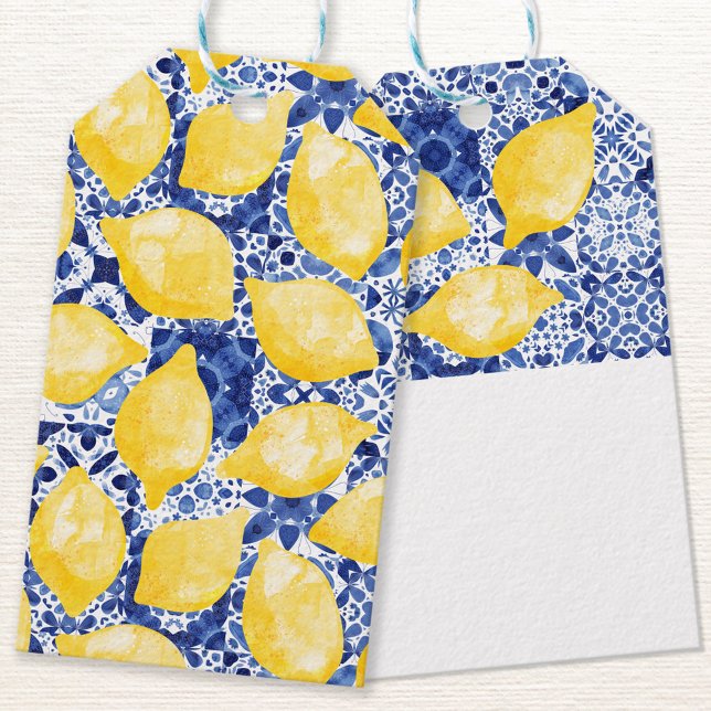 Citrus Watercolor Blue Mediterranean Tile Presentetikett (Watercolor lemons on a blue and white Mediterranean tile background patterned gift tag)