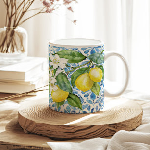 Citrusfrukter och blå plattor i Medelhavet Kaffemugg