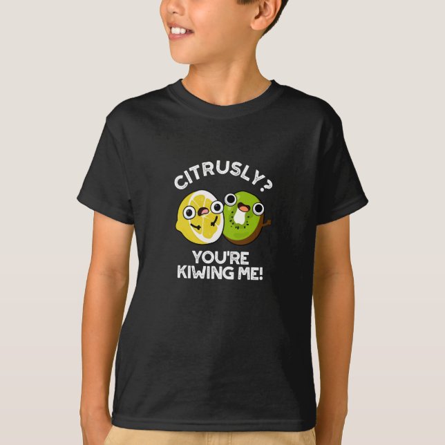 Citrusly du Kiwiing Me Funny Fruit Pun Mörk BG T Shirt (Framsida)