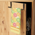 Citrusskivor från familjen Namn Kökshandduk<br><div class="desc">Din personifiering på citrusskivor mönster av orangar,  citroner,  limpor och grapefrukter,  den här kökshandduken är perfekt för hemdekaler eller ge som gåva. MATCHING-objekt i vår butik.</div>