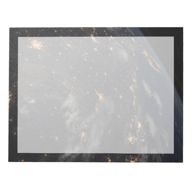 City Ljus på natten på planeten Jorden Anteckningsblock (Framsida)