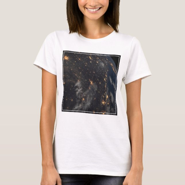 City Ljus på natten på planeten Jorden T Shirt (Framsida)