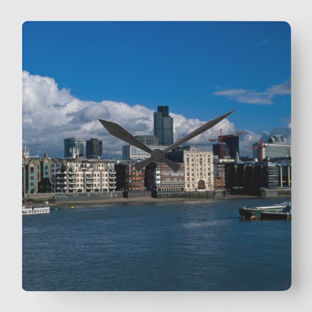 City of London and Torn 42 Fyrkantig Klocka (Framsida)
