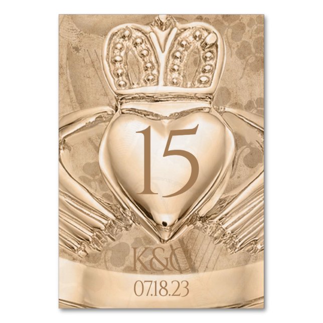 Claddagh Ring Bröllop Initialer & Shamrocks Bordsnummer (Framsidan)