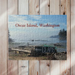 Clams på Orcas-ön i San Juans i Washington Pussel<br><div class="desc">Den här skärbrädet har en bild av Bucks buk på vackra Orcas-ön i San Juan skärgården i delstaten Washington. Missen stiger på ostron och musslor medan segelbåtar går upp i den lugnande surfan. Orcas-ön är ett populärt mål för besökare i Seattle, som tar en färja där från staden Annacortes. Förutom...</div>