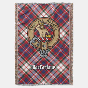 Clan MacFarlane-vapen över klänningstartan Filt