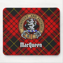 Clan MacQueen Crest över Tartan Musmatta