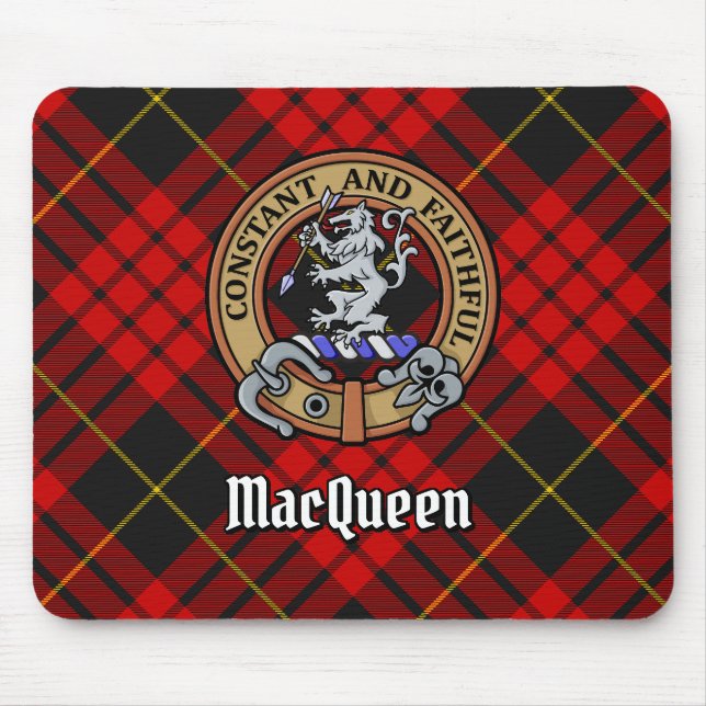 Clan MacQueen Crest över Tartan Musmatta (Framsidan)