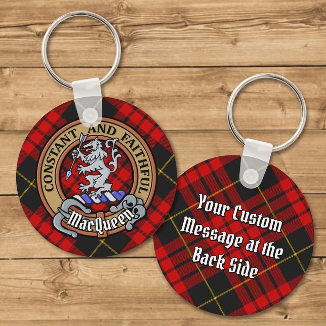 Clan MacQueen Crest över Tartan Nyckelring (Skapare uppladdad)