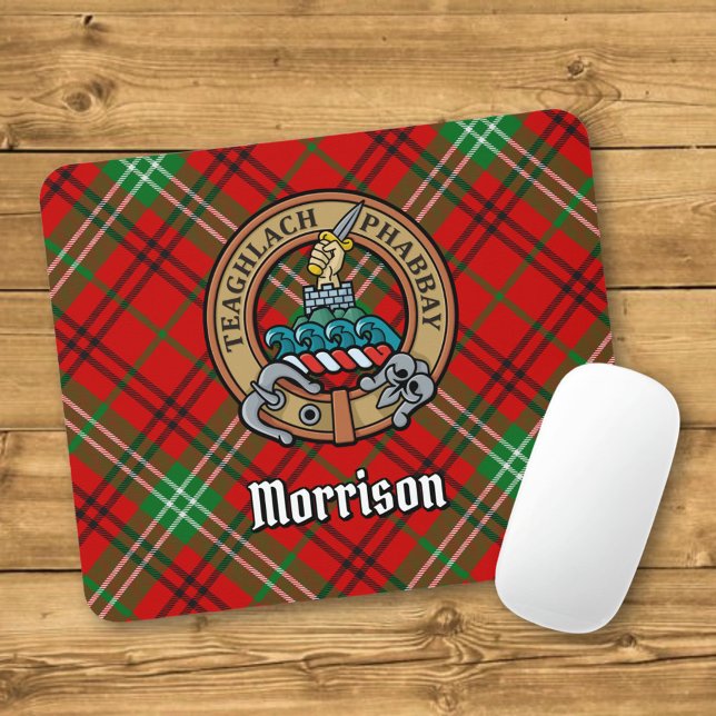 Clan Morrison-vapen över röd tartan Musmatta (Skapare uppladdad)