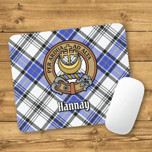 Clansläktet Hannays vapensköld över tartan Musmatta