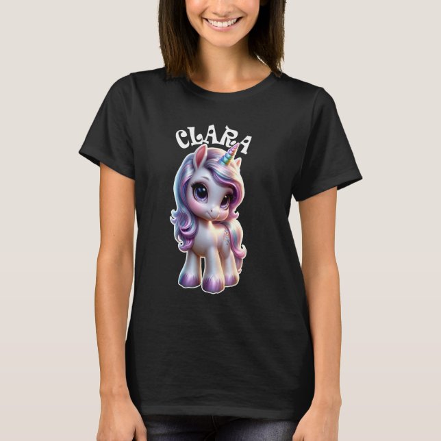 Clara Cute Unicorn Design for Girls Namn Clara T Shirt (Framsida)