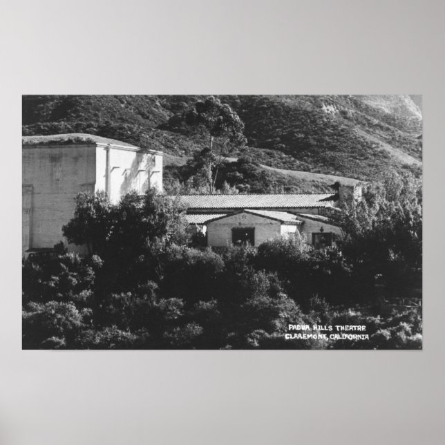 Claremont, California View of Padua Backe Theatr Poster (Framsidan)