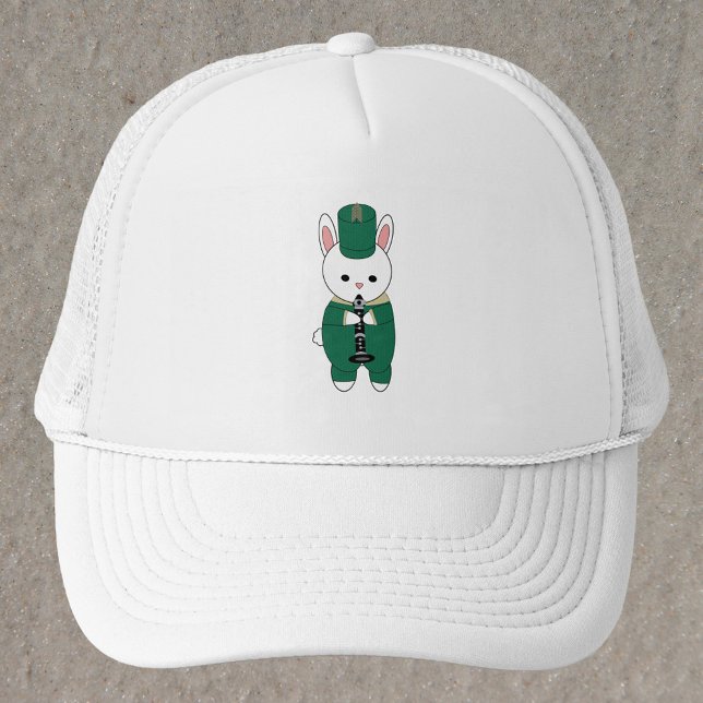 Clarinet Marching Band Rabbit Grönt Guld Keps (A hat with a rabbit playing the clarinet in a green & gold marching band uniform.)
