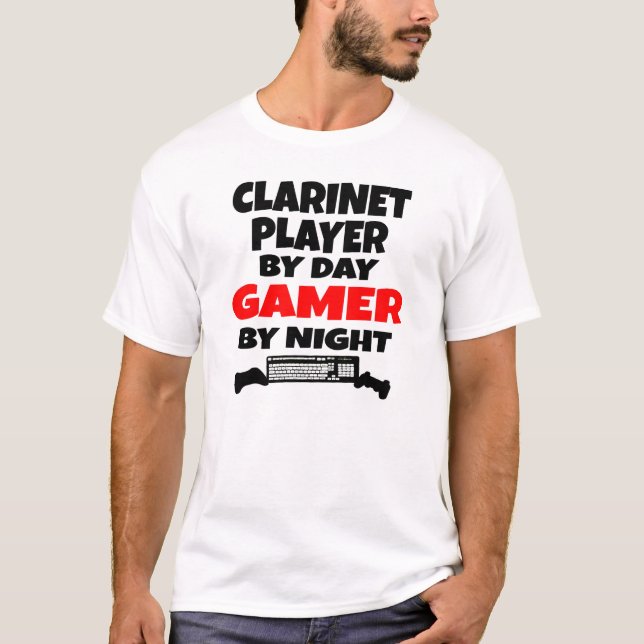 Clarinet Player by Day Gamer by Night Tee Shirt (Framsida)