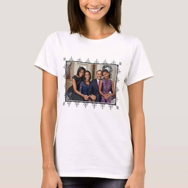Class Act, President Obama och Family Porträtt Tee Shirt (Framsida)