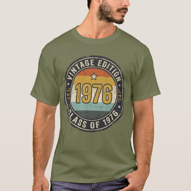 Class of 1976 Retro Sunset Stripes Distressed  T Shirt (Framsida)