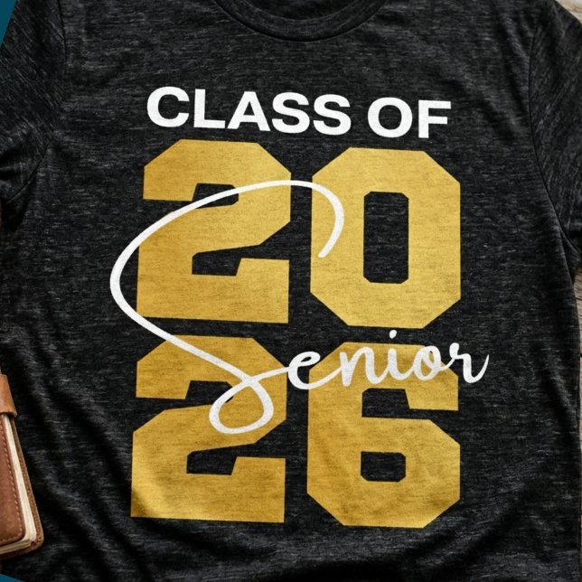 Class of 2026 Senior Graduation Gold Script Bold T Shirt (Skapare uppladdad)