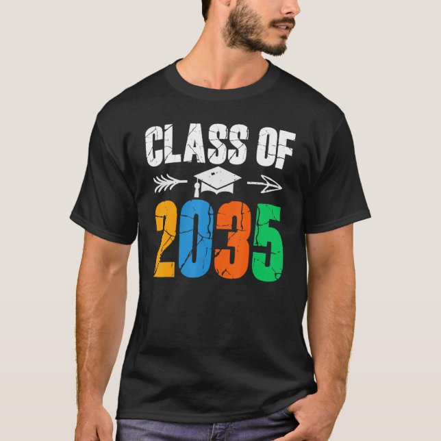 Class of 2035 First Day of School Graduation T Shirt (Framsida)