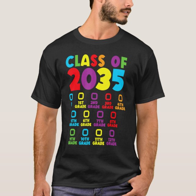 Class Of 2035 Grow With Me Checklist Kindergarten  T Shirt (Framsida)