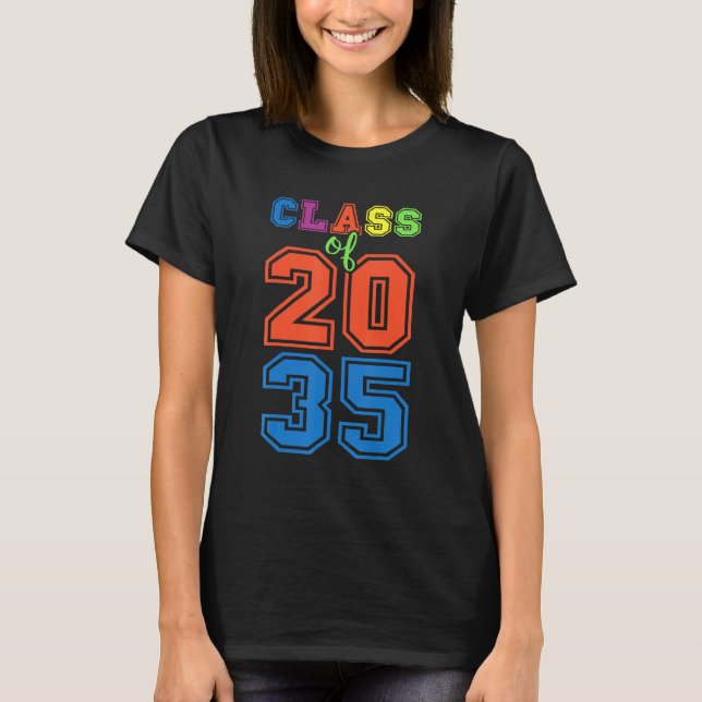 Class Of 2035 Grow With Me Graduation First Day Of T Shirt (Framsida)