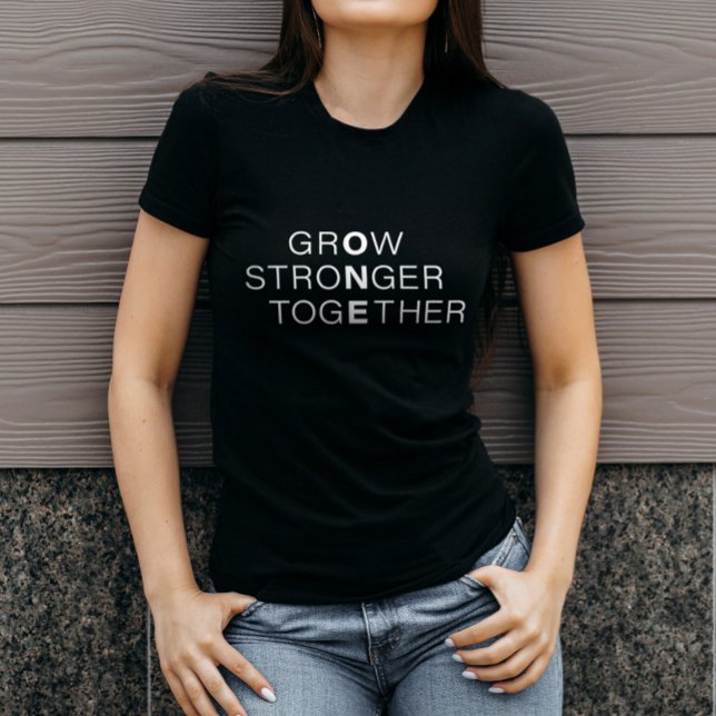 Classic Black and White GrOw StroNgerEther T Shirt (Skapare uppladdad)