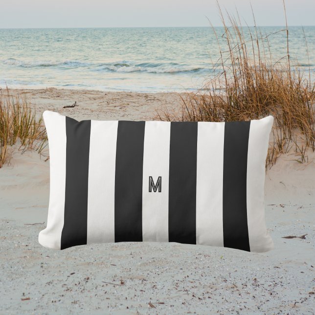 Classic Black & White Cabana Rand Monogram Lumbarkudde (Skapare uppladdad)