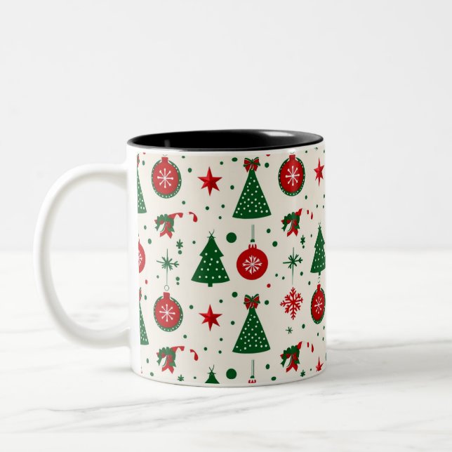 Classic Christmas Tree & Ornament Pattern Mug Två-Tonad Mugg (Vänster)