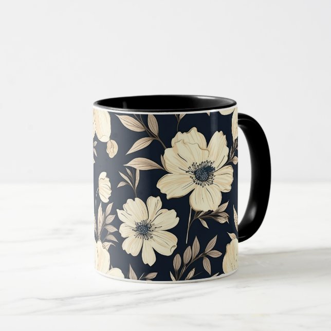 Classic Cream Flowers On Dark Navy Blue Background Mugg (Framsida höger)